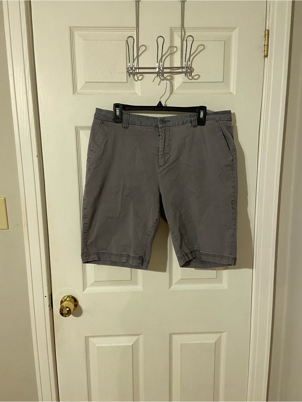 Magellan Outdoors women’s Gray Flat Front Chino Shorts